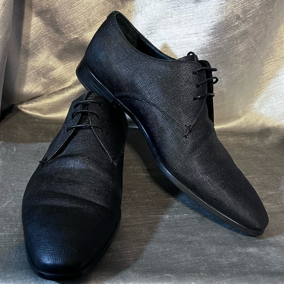 Georgio Armani Men's Black Textured Leather Lace-Up Oxford Dress Shoes. Size 7.5